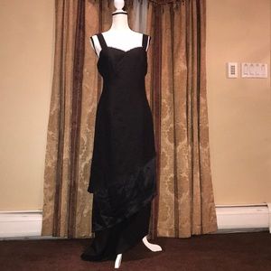 🆕 Black evening gown with diamond detailing